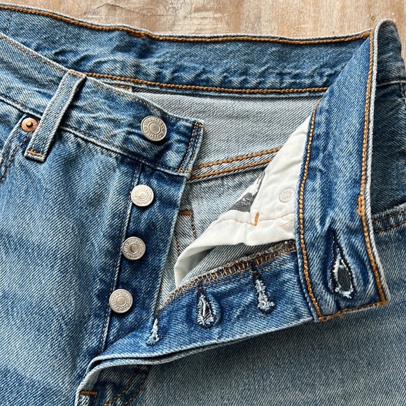 Levi’s Original Cropped Distressed 501 Jeans/26 - Picture 5 of 10